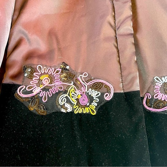 Silk embroidered warm coat, size XL, New - Picture 5 of 9